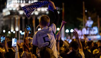 Euforia merengue en Cibeles para celebrar la Liga número 36 del Real Madrid