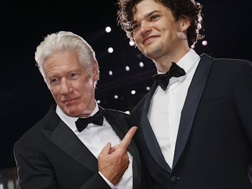 Homer James, el hijo de Richard Gere, deslumbró junto a su padre en el Festival de Venecia