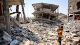 Israel bombardea Gaza y mediadores redoblan presión para lograr una tregua