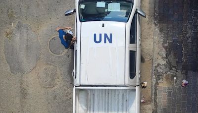 El Gobierno gazatí informa de un muerto en un ataque contra un vehículo de la ONU en el sur de Rafá