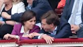 Los gestos de amor de Martínez Almeida y Teresa Urquijo al ritmo del chotis durante la corrida de toros de San Isidro en Madrid