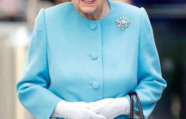 Queen Elizabeth Used to Send Secret Messages to Her Staff Using Her Purse