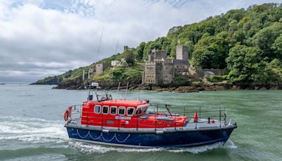 Honour their love for the sea with heartwarming ash-scattering service