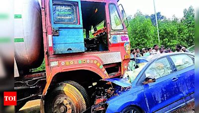 Hyderabad: 3 engineering students killed in car crash | Hyderabad News - Times of India