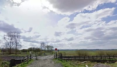 Battle of Worlaby level crossing as inspector to decide whether it should open or close