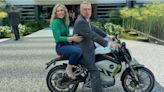 La nueva moto de Ricardo Salinas Pliego cuesta casi cien mil pesos