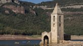 Descienden los embalses españoles, resurgen las ruinas, acuden los turistas