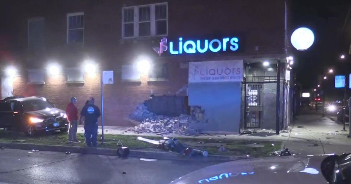 2 hurt after SUV crashes into Chicago Far South Side liquor store