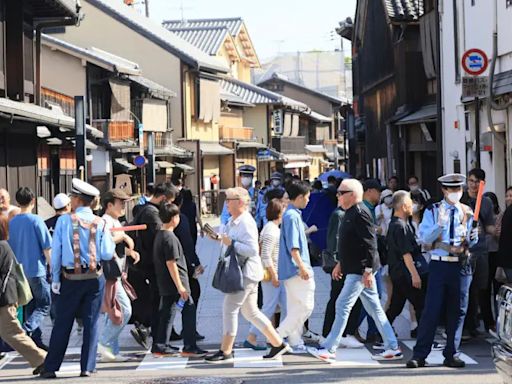 日本商家對外國客多收費！神奈川知事批短視