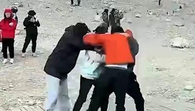 Punch-up.. on Mount Everest! Couples brawl after getting into argument