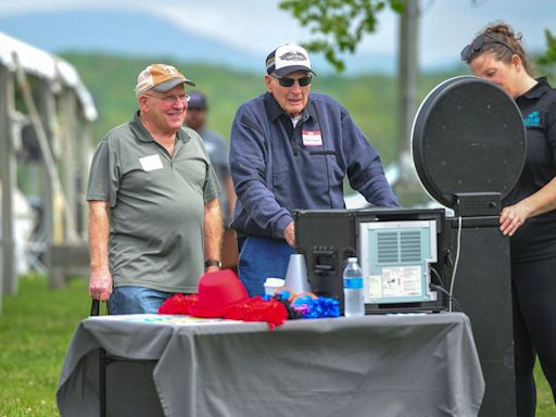 K-25 workers dating back to Manhattan Project reunite in Oak Ridge: 'The country owes you'