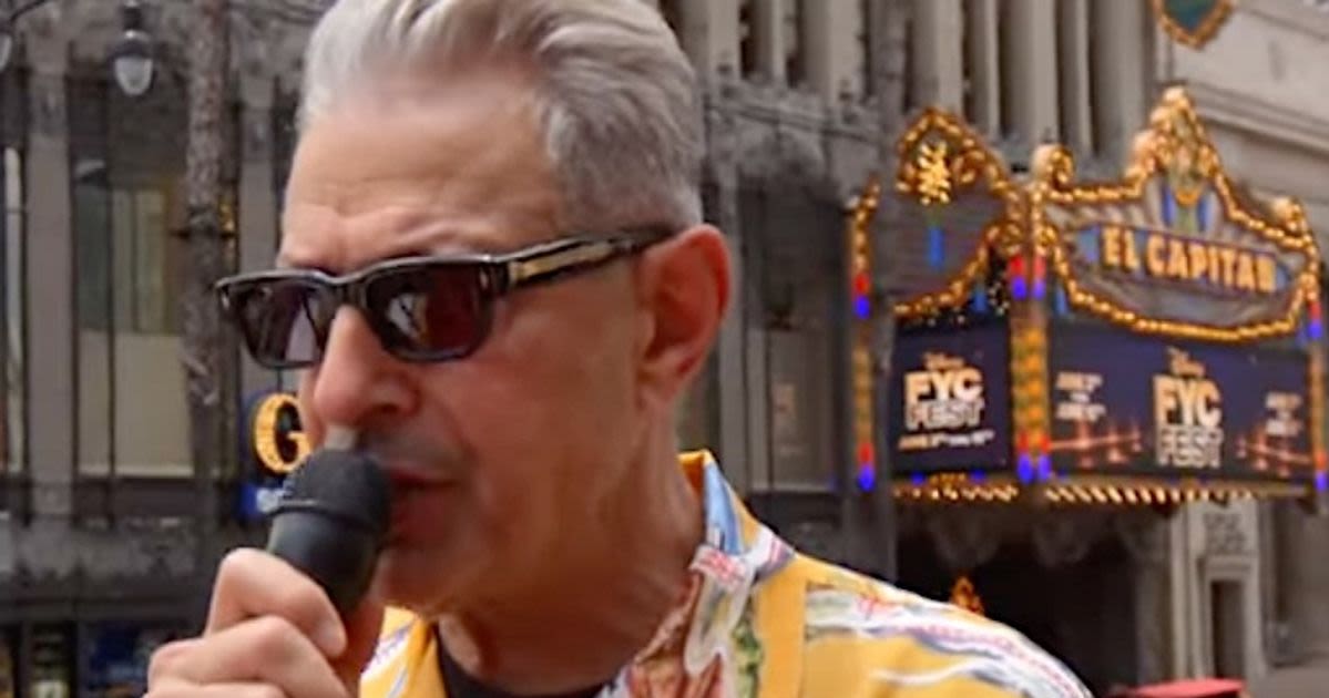 Jeff Goldblum Takes Over Hollywood Tour Bus, Gives Strangest Tour Of All Time