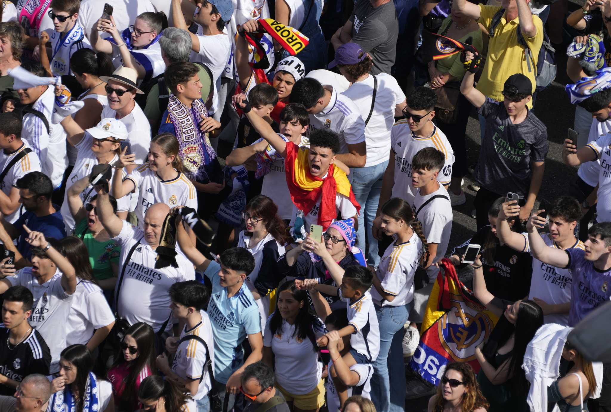 Real Madrid celebrates Spanish league title with fans after reaching Champions League final