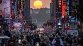 Cientos de personas en Nueva York captaron las espectaculares imágenes del Manhattanhenge