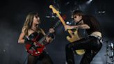 Maneskin irrumpe irreverente en el festival Emblema, mientras Belanova hace homenaje a Selena