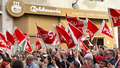 Unas 400 personas se reúnen en la sede del PSIB de Palma para apoyar a Pedro Sánchez