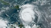 Après avoir meurtri les Antilles, l'ouragan Béryl fait route vers la Jamaïque