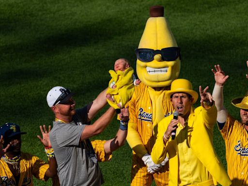 WATCH: Savannah Bananas mimic Bills Mafia tailgate staple in Buffalo series finale