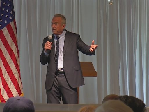 Robert F. Kennedy Jr. campaigns in West Seneca