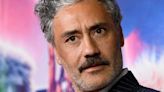 Taika Waititi es criticado tras resurgir un viejo tweet transfóbico