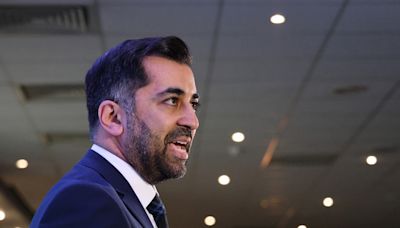 El independentista Humza Yousaf dimite como ministro principal de Escocia