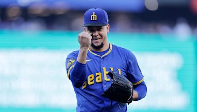 Luis Castillo dominates in Mariners’ 2-1 win over Blue Jays