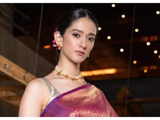 Exclusive - Krishna Mohini actress Anoushka Chauhan on entourage culture: This prevails because of people who are either privileged or upstarts - Times of India