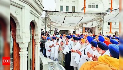 SAD rebels apologise at Akal Takht for Akali rule ‘mistakes’ | Chandigarh News - Times of India