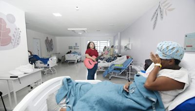 Musicoterapia anima os pacientes do Hospital Iguassú Maternidade Mariana Bulhões | Nova Iguaçu | O Dia
