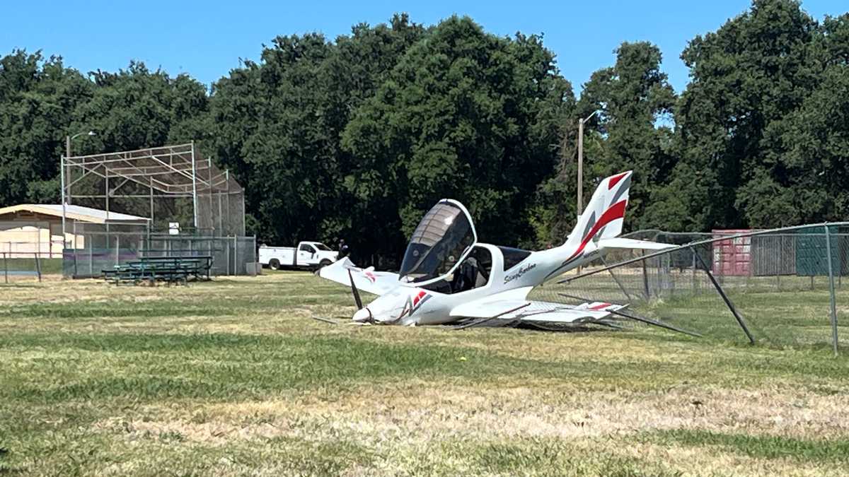 Small plane makes emergency landing at Sacramento County field