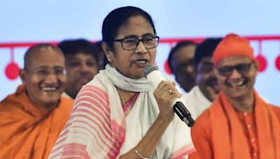 Mamata hikes honorarium for community Durga Pujas to ₹85,000; says it will be raised to ₹1 lakh next year