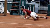 Djokovic se retira de Roland Garros por su lesión en la rodilla derecha