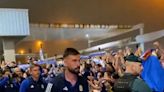 En las buenas y en las malas: el recibimiento de la afición del Oviedo a su equipo - MarcaTV