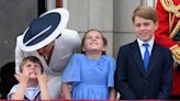 El príncipe Louis, el hijo menor de William y Kate, se robó todas las miradas en el balcón junto a la reina Isabel II