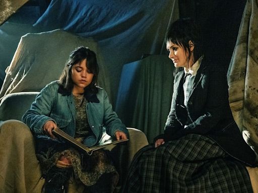 El papá de Jenna Ortega: así es el rol del chileno Santiago Cabrera en Beetlejuice 2 - La Tercera