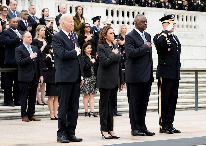Biden honors fallen soldiers during Memorial Day ceremony at Arlington National Cemetery