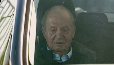 El rey Juan Carlos I publicará un libro con sus memorias para que no sigan "robando el relato" de su "historia"