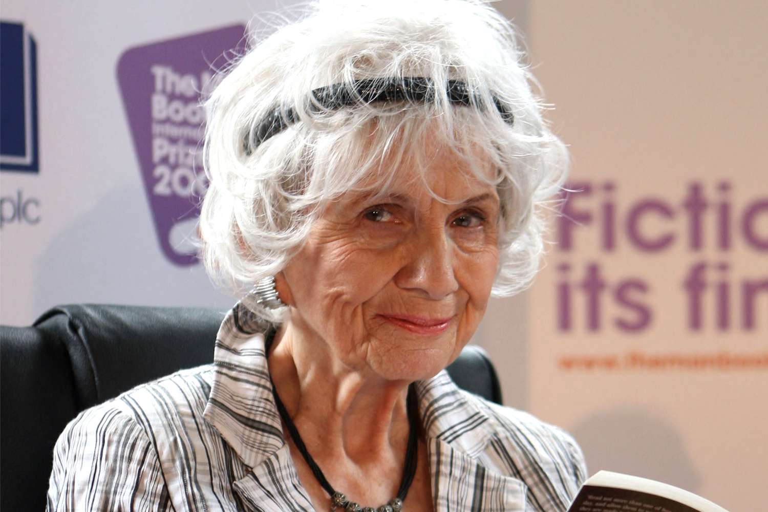 Alice Munro, Nobel Prize-winning short-story author, dies at 92