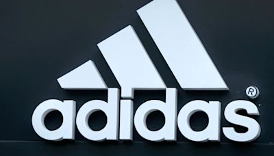 El CEO de Adidas se disculpó por la campaña publicitaria con Bella Hadid