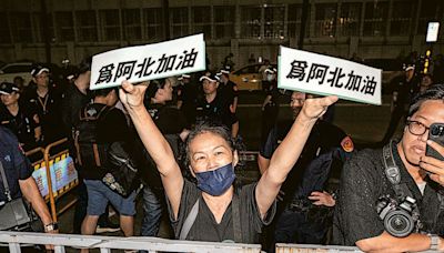 北檢鐵馬警戒 柯粉凌晨到場打氣