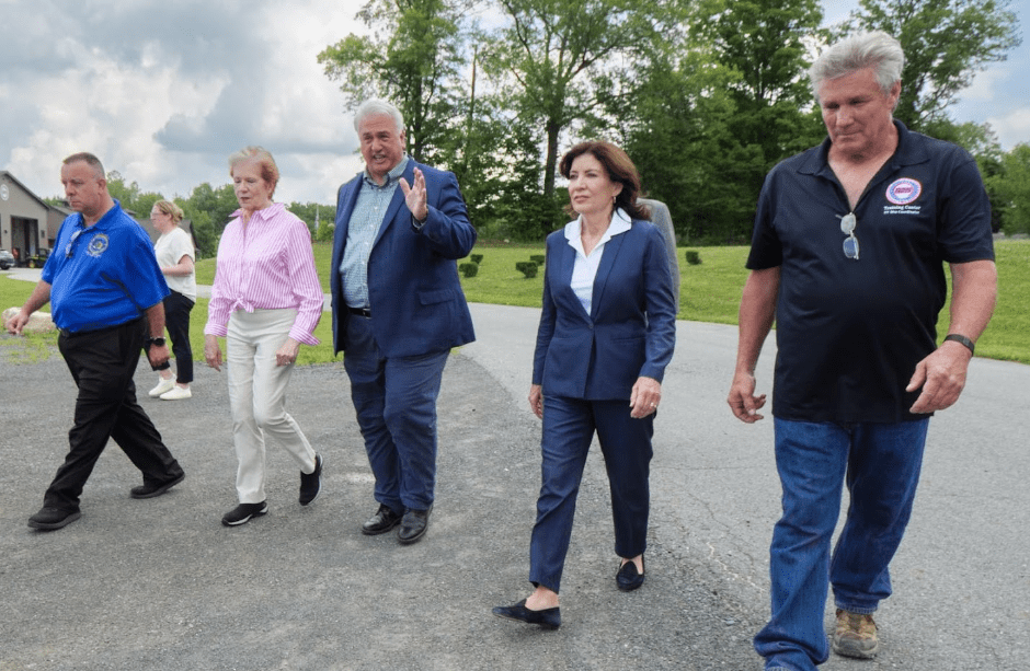 Hochul visits Orange County; commits to NY-17/I-86 conversion - Mid Hudson News