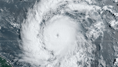 Última hora del huracán Beryl, en vivo: trayectoria, dónde tocaría tierra, noticias y más