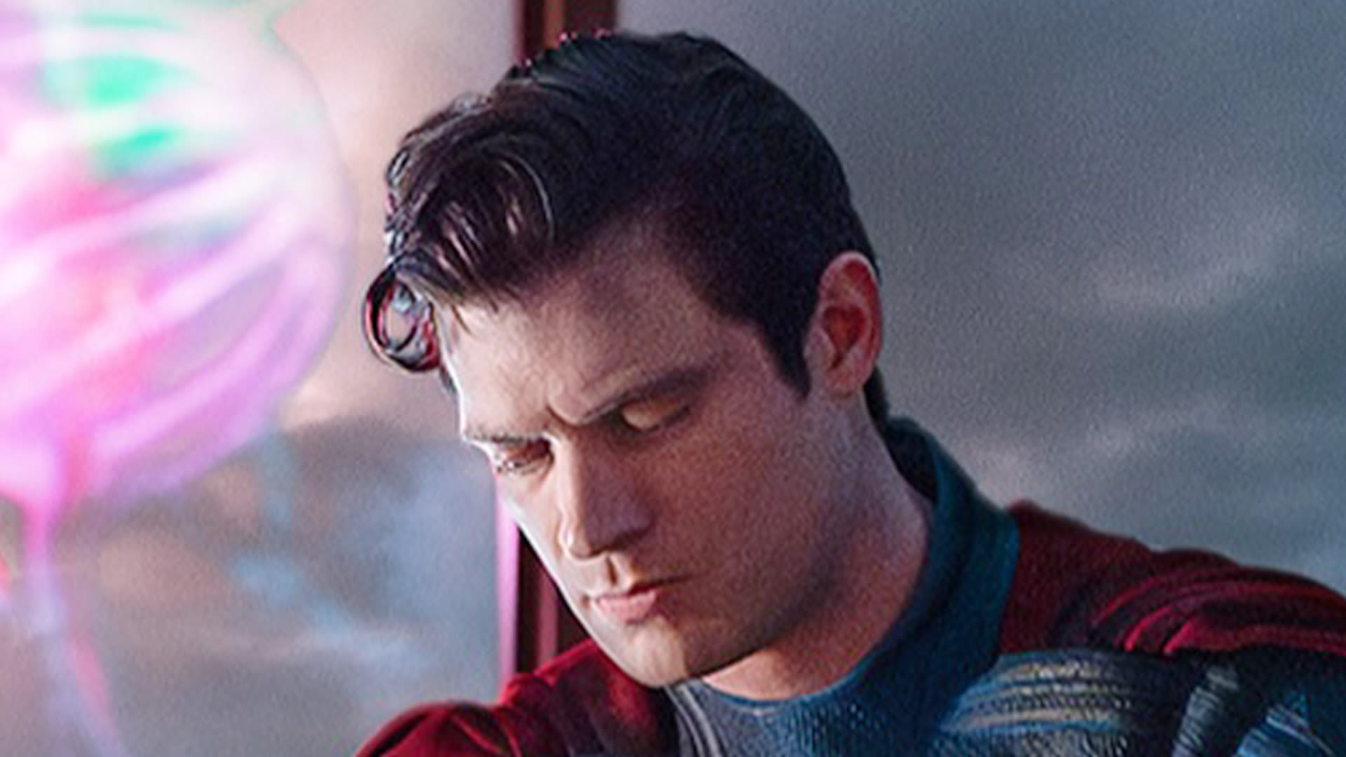 Superman fans left stunned by background as 1st pic of star in costume revealed