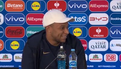 La ironía de Mbappe con un periodista que estaba a su “extrema izquierda”