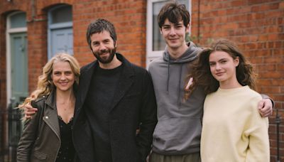 ‘Bridgerton’s’ Florence Hunt, Jim Sturgess and Teresa Palmer Join ‘Mix Tape’ Series Now Shooting in Dublin (EXCLUSIVE)