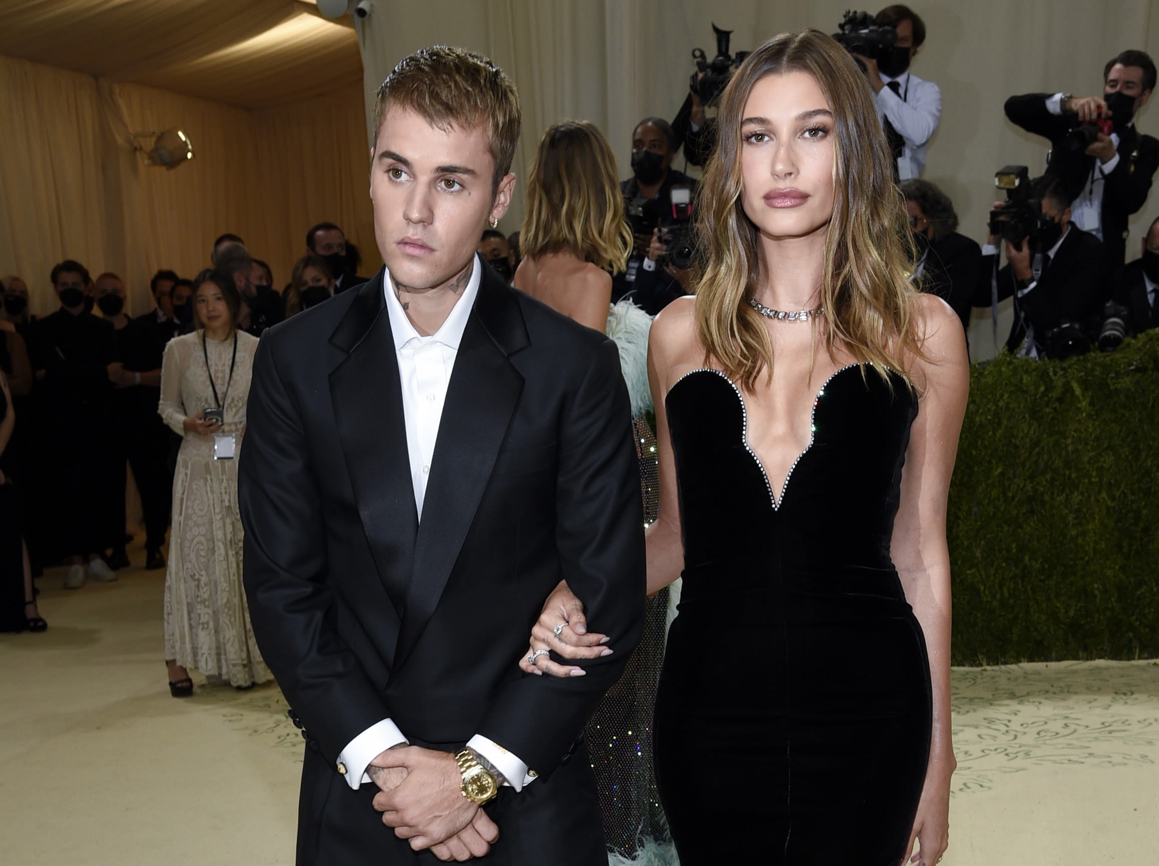 Justin Bieber and Hailey Bieber are expecting a baby, renew their vows - WTOP News