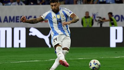 Otamendi: su penal top ante Ecuador, el elogio al Dibu Martínez y su rol en la Selección