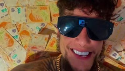 Alex Caniggia se convirtió en un blanco de burlas al mostrarse rodeado de "billetes de 1000 pesos"