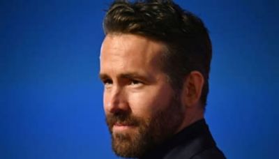 Wrexham, el club del actor Ryan Reynolds, asciende a la tercera división inglesa