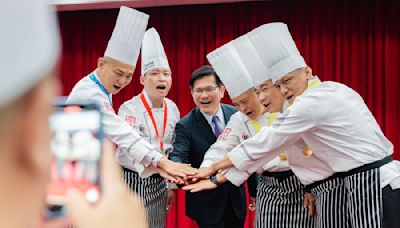 餐旅代表隊出征馬國拚廚藝 林佳龍授旗勉：最好的國民文化外交